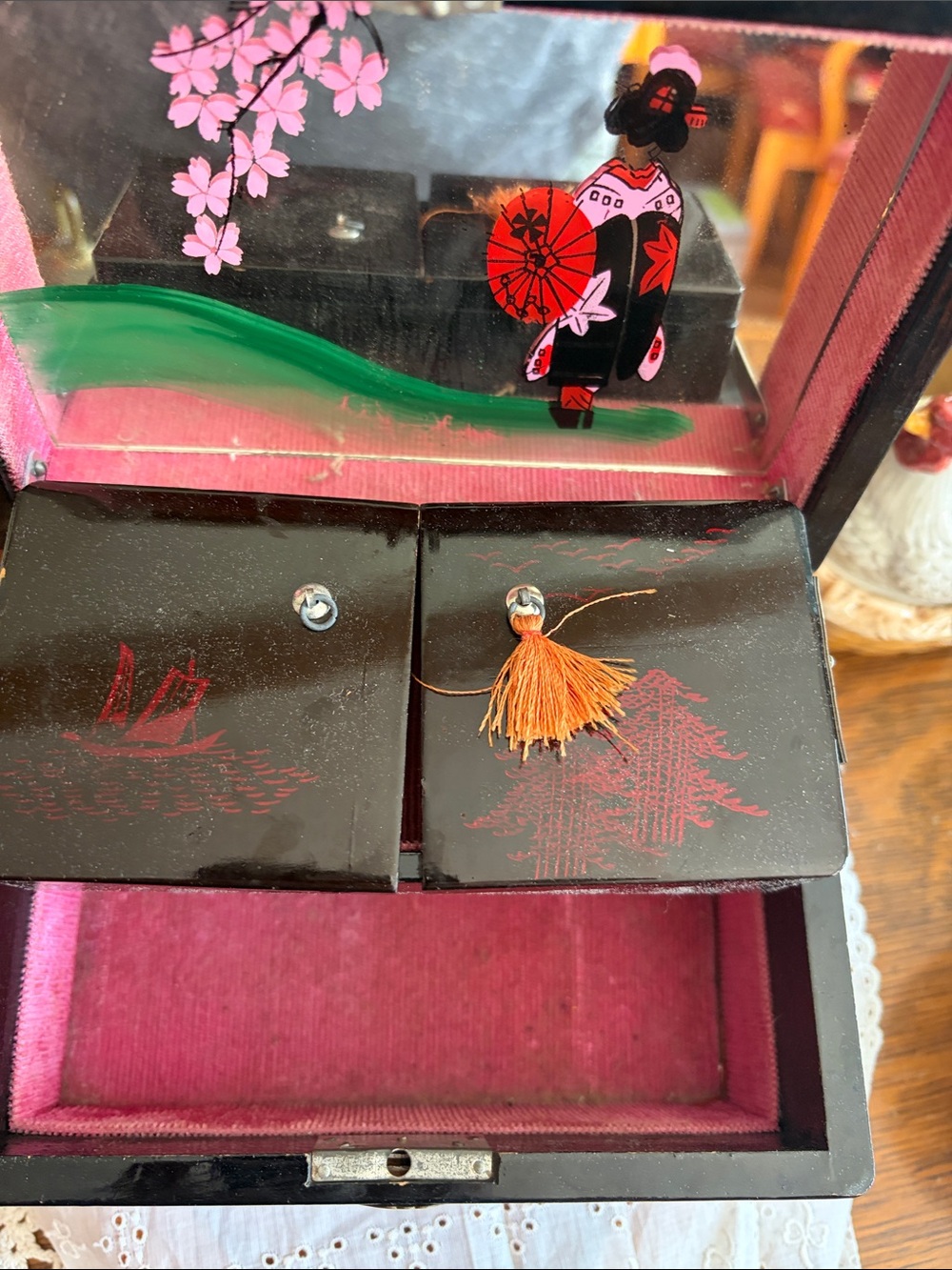 Lacquer Jewelry Box with Red Scenic Pagoda Detail - Black/Red - Picture 6 of 6